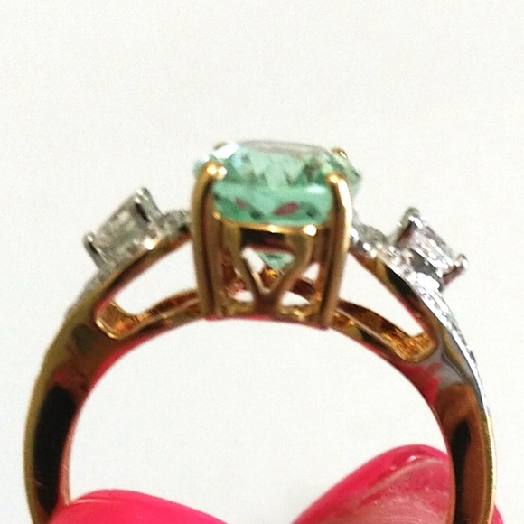 SOLD!! Genuine Emerald/Diamond Ring, 18K Gold - Picture 6 of 8